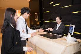 Peranan penyambut tetamu hotel melibatkan komunikasi dengan orang lain dari negara dan budaya yang berbeza, yang biasanya bagi semua penyambut tetamu hotel, ini merupakan ungkapan yang paling biasa digunakan yang anda perlu tuturkan dengan pengunjung antarabangsa di hotel anda. Perkhidmatan Kaunter Penyambut Tetamu Di Hotel Gambar Unduh Gratis Imej 501203497 Format Jpg My Lovepik Com