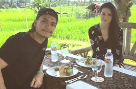 Gadis ini dicincang dan dipanggang oleh teman lela.: Akhirnya Move On Dari Michella Putri Randy Pangalila Bahagia Dengan Pacar Bule