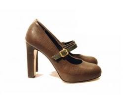 A chi non è mai capitato di indossare un nuovo paio di scarpe e di ritrovarsi con dei terribili dolori ai piedi? Alta Sansa SoseÈ™te Culori Delicate Scarpe Con Tacco Comodo 101openstories Org