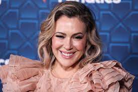 La carrière en images d'Alyssa Milano, d'Annie à Charmed jusqu'aux podcasts - Voici