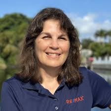 Rhonda Townsend's Instagram, Twitter & Facebook