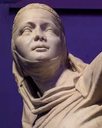 Una delle opere d'arte che più esprime curiosità durante le nostre visite  guidate del Castello Sforzesco di Milano è la famosa Madonna del coazzone  attribuita a Pietro Antonio Solari. La statua colpisce