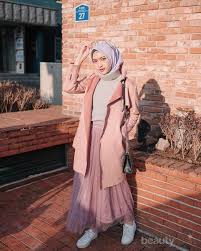 239,269 likes · 77 talking about this. Makin Chic Sepatu Sport Dan Paduan Style Hijab