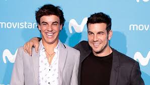 20 Curiosidades De Oscar Casas El Hermano Pequeno De Mario Casas Que Apunta Maneras Bekia Actualidad