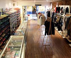 La peinture, un large choix de possibilité pour une déco unique l'application de la peinture permet de révéler votre décoration. Magasin Graffiti Toulouse Bombes De Peinture Marqueurs Streetwear