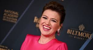 Kelly Clarkson's Instagram, Twitter & Facebook