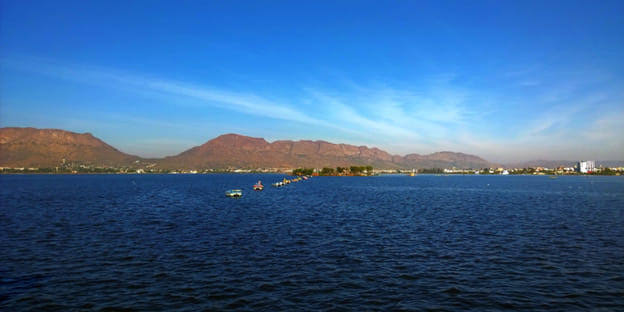 Boat Ride at Ana Sagar Lake - Ajmer | Timings, Entry Fee, Best Time To Visit | Traveleva