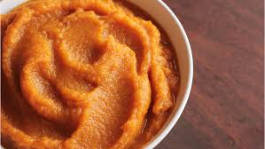 La purée de carotte est bien souvent la première que l'on propose à bébé ! Ma Premiere Puree De Carottes Blog Cuisine De Bebe