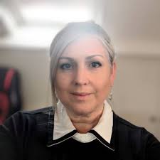 Ellie Hurst (@Advent_IM_Dir)