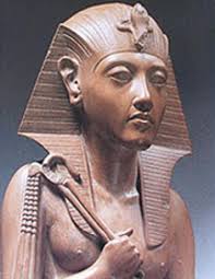 تزعج ملك الهكسوس وتمنعه من النوم، ليرد عليه الملك سقنن رع مات الملك سقنن رع وهو يحارب الهكسوس، كما توجد آثار ميتتة البشعة على جمجمته المليئة بالجروح والكسور نتيجة. Ø­ÙƒØ§ÙŠØ© Ø¥Ø¨Ù† Ù…ØµØ± Ø§Ù„Ø¨Ø§Ø± Ø¨ÙŠÙ† Ø·Ø±Ø¯ Ø§Ù„Ù‡ÙƒØ³ÙˆØ³ ÙˆØ¹Ø¯Ù… ÙˆØ¬ÙˆØ¯ Ø£ÙŠ ÙˆØ«ÙŠÙ‚Ø© Ù„Ù‡ Kemeet