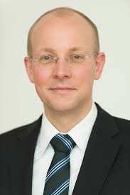 Uwe Frohlich Und Cornelius Riese Ubernehmen Vorstandsvorsitz Der Dz Bank Ag Verlagsgruppe Knapp Richardi Verlag Fur Absatzwirtschaft