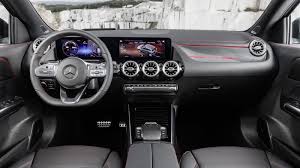 Le Nouveau Mercedes Gla Face A Son Predecesseur L Automobile Magazine