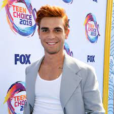 Apa, 23, shared a picture of the two sitting on a couch with berry's top rolled up over her baby bump. Who Has Kj Apa Dated Popsugar Celebrity