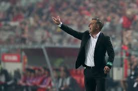 Carlos carvalhal exclusively revisits the game plan that gave swansea city victory over liverpool, shortly in only his fourth premier league fixture as swansea city's manager, carlos carvalhal was. Tribuna Expresso Carlos Carvalhal Nascido Em Braga Feito Em Braga E Novamente Treinador Do Braga