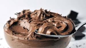 Prima di servire la torta mousse al cioccolato, aggiungete del cacao amaro sulla superficie e decorate con frutta oppure cioccolato fuso…vedrete che bontà. Mousse Di Cioccolato Fondente La Ricetta Perfetta Di Un Dolce Facile E Velocissimo Wine Dharma