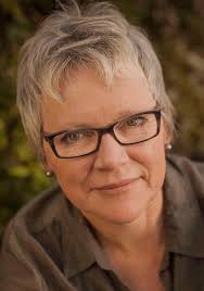 Jane Silcott, "Essaying Vanity" (5.2)