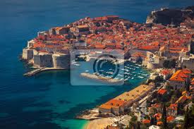 Dubrovnik und sein gebiet umfassen die gegenden des südlichsten teiles der republik kroatien und ihrer provinz dalmatien, von neum im westen bis sutomore und ponta ostra am eingang zur bucht. Dubrovnik Kroatien Schone Romantische Altstadt Von Dubrovnik Fototapete Fototapeten Mittelmeerlandern Tour Tourismus Stadtlandschaft Myloview De