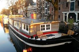 Charmante péniche pour un logement atypique. Cosy Little Studio In A Houseboat In Amsterdam House Boat Floating House Vacation Home