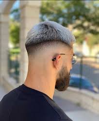 Envie d'une coiffure tendance pour homme ? 100 Idees De Coupe En 2021 Coiffure Homme Coupe Cheveux Homme Cheveux Homme