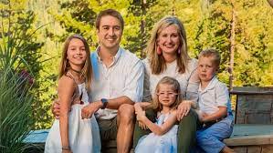 The shooting appears to be a domestic situation that is isolated, a tweet from austin police said. Doctor Took Hostages Killed Pediatrician In Murder Suicide At Austin Doctor S Office Ktxs