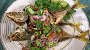 Padahal selain rasa dan kandungan gizi yang baik untuk kesehatan, ikan juga termasuk makanan yang bisa diolah menjadi berbagai menu hidangan. 5 Resep Masak Ikan Kembung Yang Enak