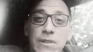 Lo que ellos dicen : Roberto Antúnez: “La escuela es amor, abrazos, besos,  arte, llantos, risas, hermanos, gente desconocida que un día se convierten  en parte de vos. Son muchas vidas, muchos ...