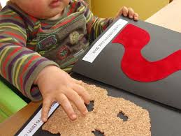 Livre Tactile Fait Maison Ribambelles Fabriquer Un Livre Creer Un Livre Creation De Livres