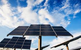 En effet, si un panneau est affecté par un ombrage, seul ce panneau arrêtera de produire, mais le reste de l'installation fonctionnera normalement. Photovoltaique Levac Cee