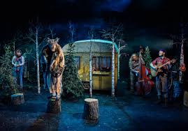 Heldigvis har hun silje og lisbeth. Raudhette Og Ulven Pa Turne I Vestland Masse Musikk Og Goy Pa Scena Pirion