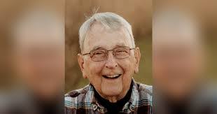 Lynn Janik's Instagram, Twitter & Facebook