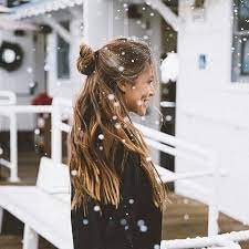 Smile Brunette Snow Hair Girls Winter Long Hair Messy Long Hair Styles Light Brunette Winter Hairstyles