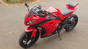 Grafis khas motor balap geng hijau tampak jelas membalut warna hijau tampak di paras, sepatbor depan, tangki dan buntut. Kawasaki Ninja 250 Fi 2013 Youtube