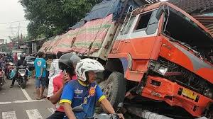 Maybe you would like to learn more about one of these? Nasib Joko Di Delanggu Klaten Berkali Kali Rumahnya Ditubruk Truk Bus Tapi Tak Ada Niat Pindah Tribun Solo