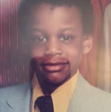 🏈On December 14, 1991 Desmond Howard became just the second Michigan  Wolverines player to win the Heisman Trophy and the first since 1940.  Howard was also just the third wide receiver to