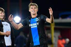His jersey number is 90. Krachtig Signaal Naar Buitenlandse Ploegen Club Brugge Legt Goudhaantje De Ketelaere Vast Tot 2023 Club Brugge Hln Be