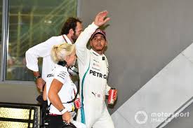 Yes and he had them when he kept driving. Physio De Lewis Hamilton