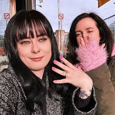 Karen Harte's Instagram, Twitter & Facebook