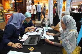 除了通过上网申请，大家也可以亲临 pejabat wilayah pengurusan air selangor sdn. Skim Air Darul Ehsan Air Selangor