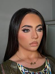 Makeup artist for photo shoots in Sydney or Brisbane