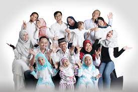 Terkadang kita terlalu sibuk untuk memikirkan masa depan dan melupakan begitu saja momen kebersamaan dengan keluarga. Drama Foto Studio Nya S Sweet Escape