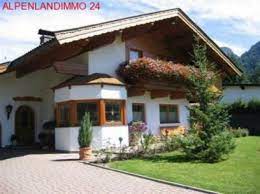 Die bezirkshauptstadt imst hat rund 10.500 einwohner und liegt im oberinntal, am rande der lechtaler alpen. Traumhaft Schon Sonnenverwohntes Einfamilienhaus Im Tiroler Landhausstil Homebooster