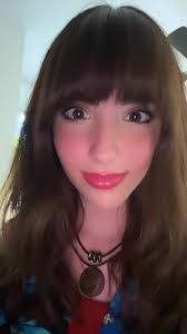 Leila Magee's Instagram, Twitter & Facebook