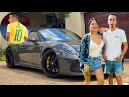 Keagan larenzo dolly (22 ocak 1993 doğumlu) güney afrikalı profesyonel ligue 1 ve güney afrika milli takımında montpellier için orta saha oyuncusu olarak oynayan futbolcu. Gaston Sirino S Lifestyle South Africa Rich And Famous