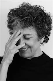 Monica Ledesma • Comédienne • Auteure • Chanteuse • Voix off