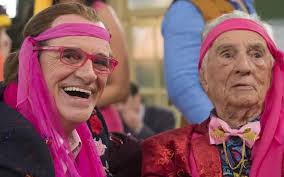 A reinvention of the escolinha with a new crew is comedians playing the same characters invented by chico anysio and the same formula: Aos 99 Anos Orlando Drummond Revive Seu Peru E Emociona Elenco Da Escolinha Noticias Da Tv