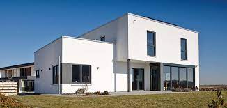 Meiner meinung nach, war das durchschneiden ein fehler da es in den letzten jahren immer noch in einem eck des hauses. Haus Verputzen Schutz Und Schmuck Fur Die Fassade Inspiration Magazin Fertighauswelt De