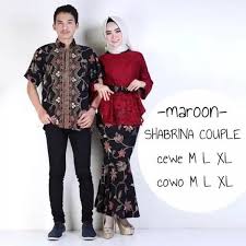 Inspirasi model baju untuk tunangan dan lamaran modern 2020 yang couple ini bisa jadi contoh bagi pasangan kekasih yang ingin terlihat modis. Baju Kemeja Lamaran Couple 20 Inspirasi Baju Couple Muslim Yang Serasi Abis Hai Gadis Mermaid Dress Brokat Dan Koko Agar Makin Stunning Briza Metts