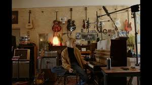 She released her first album, de koek, in 2011, a breakthrough year in which she performed. Emma Bale Presenteert Minidocu Over Album Retrospect Frontview Magazine