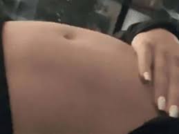 Este video levanta sospechas sobre si ya espera bebé. Belinda Esta Embarazada Pancita La Delata En Redes Sociales