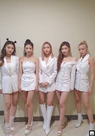 Es besteht aus fünf mitgliedern: Itzy Chaeryoung Dalla Dalla Icy Jyp Lia Ryujin Twice Yeji Yuna Hd Mobile Wallpaper Peakpx